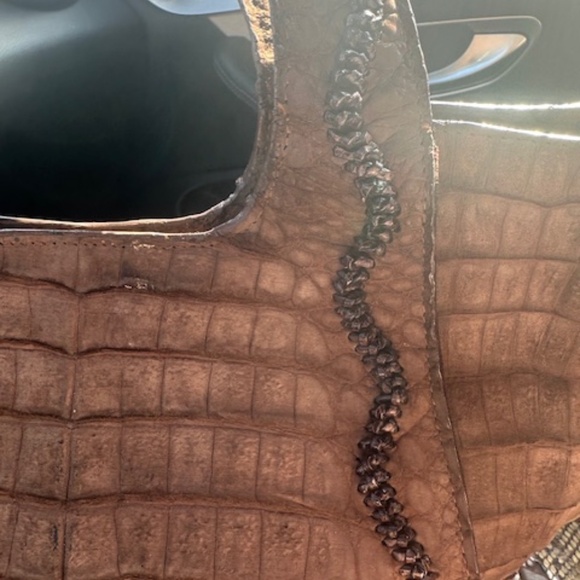 Nancy Gonzalez Crocodile Suede Leather Bag! Beautiful and lots of pockets! - Picture 10 of 14